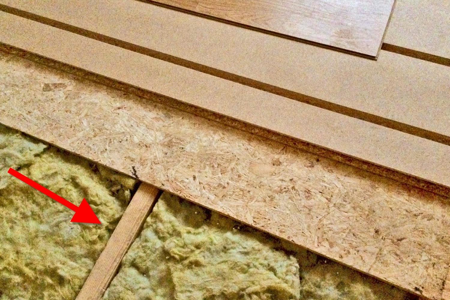 Dampspærre gulv Dampspærre gulv på strøer